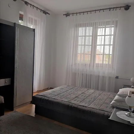 Hajni Apartmanhaz *